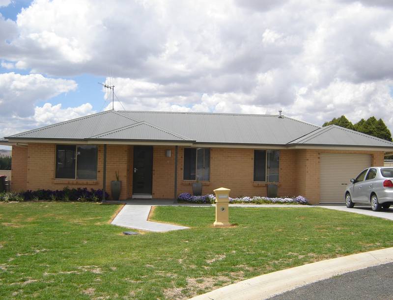 4 Vidler Place, Blayney Picture 1
