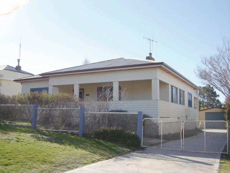 33 Wellington Street, Molong Picture 1