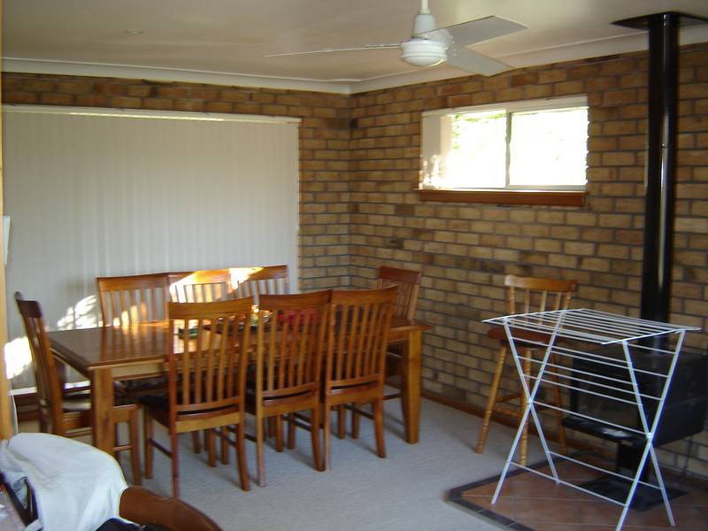 Quality split level 4 bedroom home Picture 2