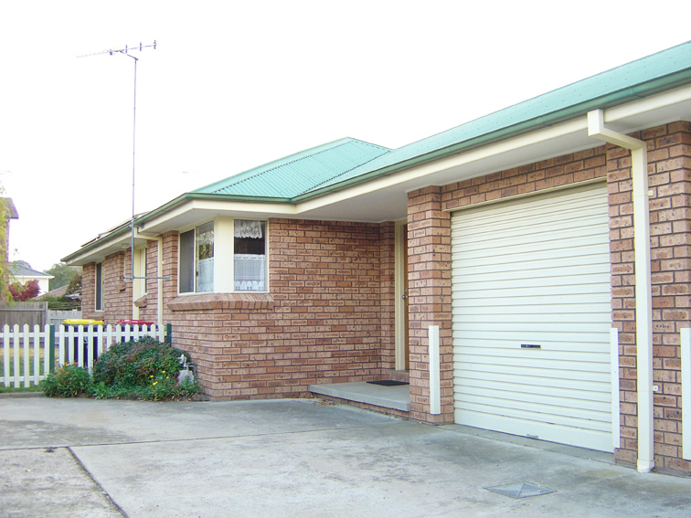 2/65 Kenna Street Picture 1