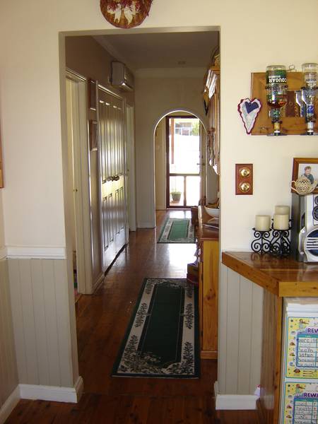 90 Edward Street Picture 3