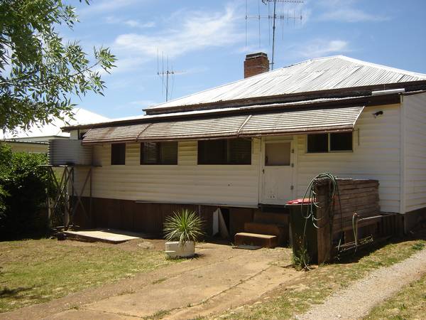 SUIT FIRST HOME BUYER OR INVESTOR Picture 2