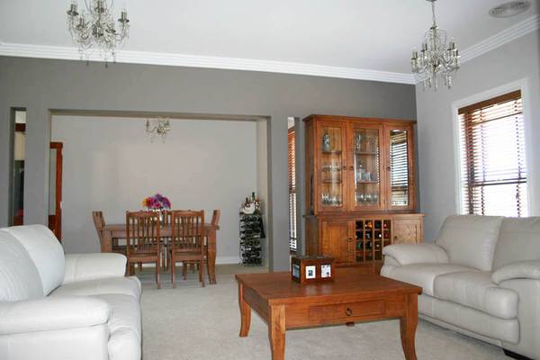 9 Jonathon Road, Orange Picture 2