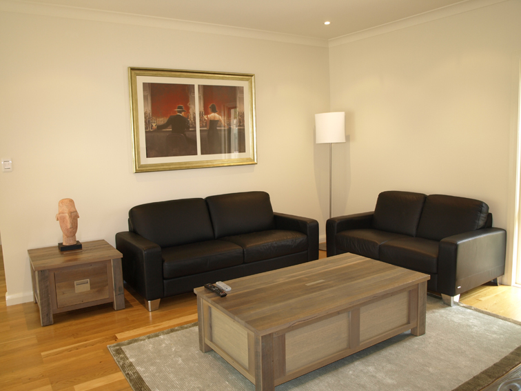 1/38 Sampson Street Picture 3