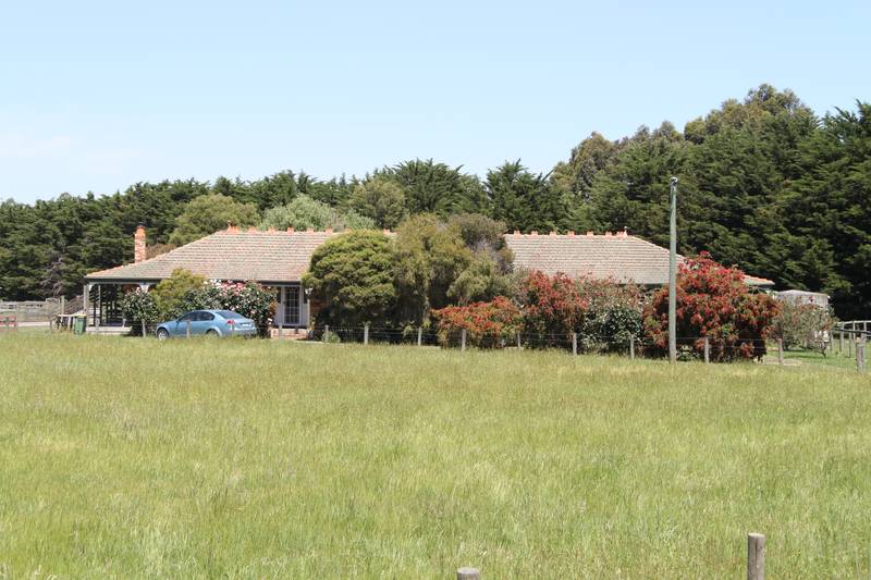 A LITTLE BIT COUNTRY- VENDORS SAY MUST SELL!! Picture 1