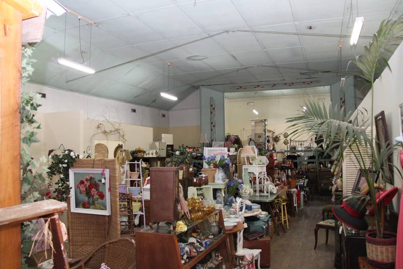 BUSY COMMERCIAL LOCATION! Picture 2