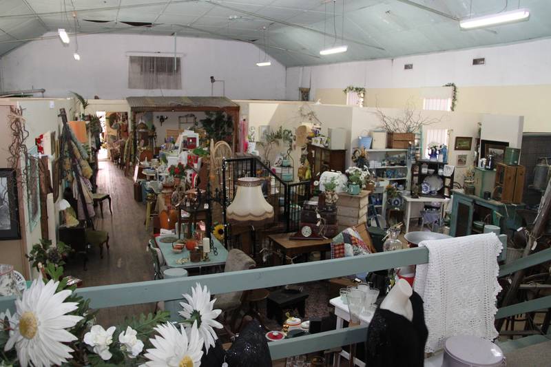 BUSY COMMERCIAL LOCATION! Picture 3