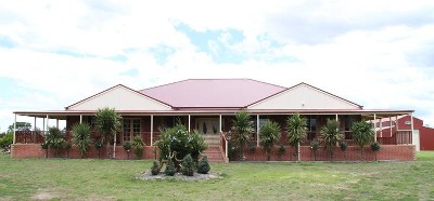 SUPERIOR FAMILY HOME ON ACREAGE Picture