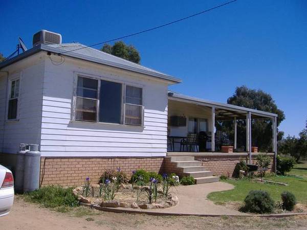 100 acres, 10 minutes from Young Picture 2