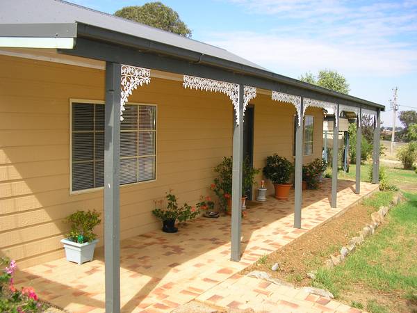 5 Minutes From Town Picture 2