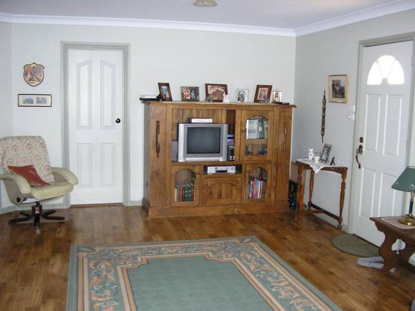 5 Minutes From Town Picture 3