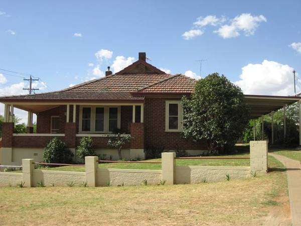 All You Need Do is Move In..... Picture 1