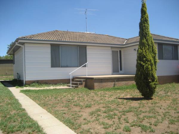 Central Location, Neat & Tidy Picture 1