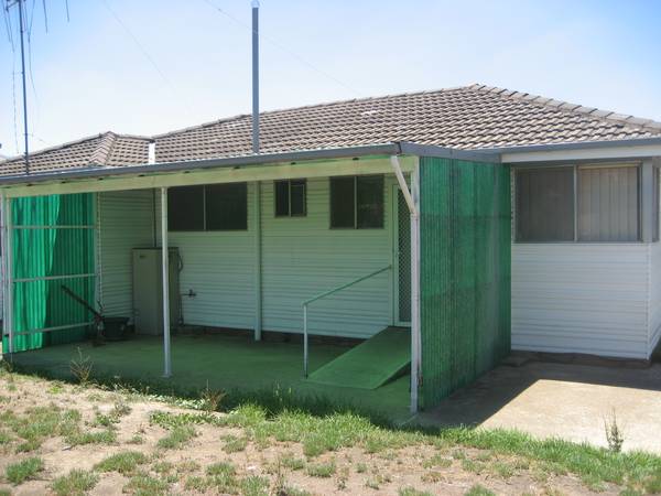 Central Location, Neat & Tidy Picture 3