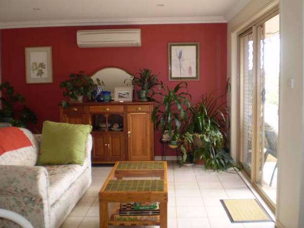 Country Living, only minutes to town. Picture 3