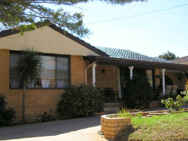 Excellent Street Appeal! Picture 3