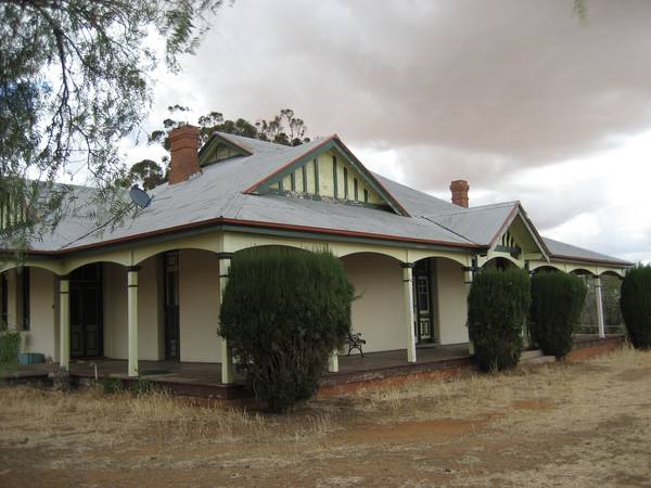 HISTORIC HOMESTEAD -
ENORMOUS POTENTIAL
-
ULTIMATE PRIVACY Picture 1