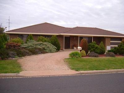 Ideal Family Entertaining Home Picture