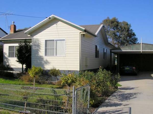 Ideal Family Home Picture 3