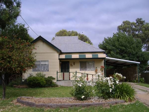 Location, Charm! Picture 1