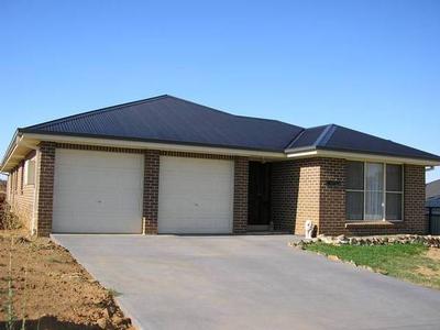 Modern Family living Picture Modern Family living Picture