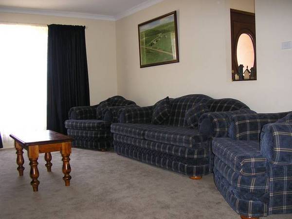 Modern Family living Picture 2