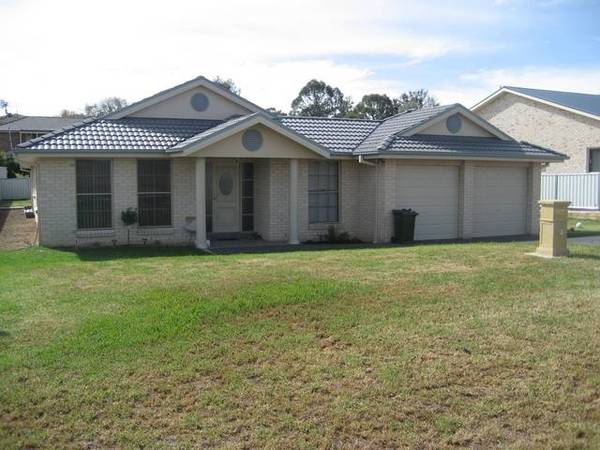 Modern Family Living Picture 1