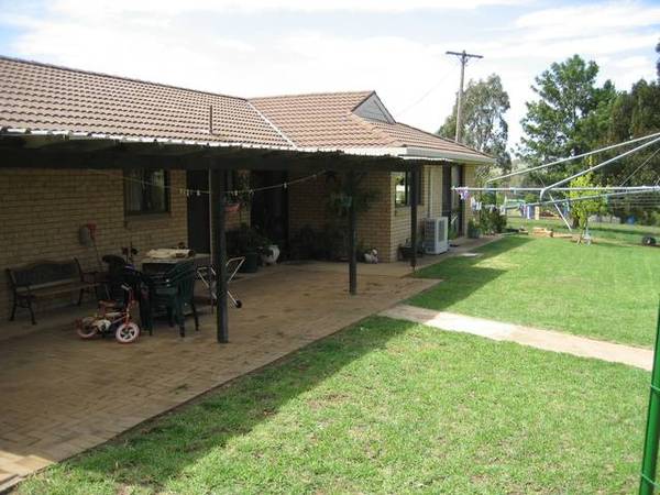 Near Chinese Gardens Picture 3