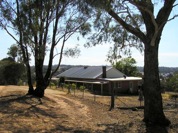 PIONEER COTTAGE on 9000m LAND PARCEL Picture 1