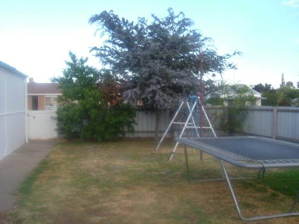 Walk to Shops Picture 3