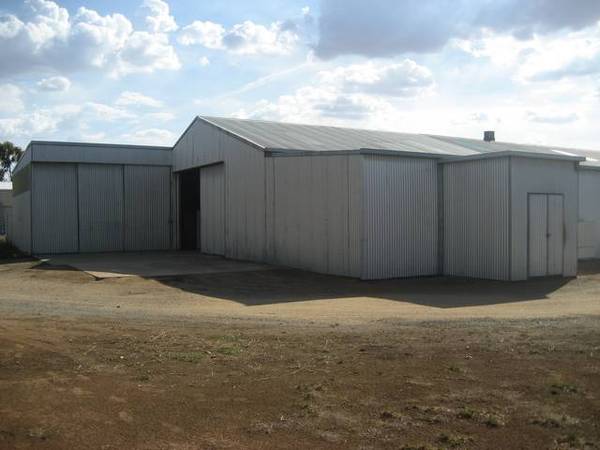 Commercial Corner Block Ideal for retail! Picture 3