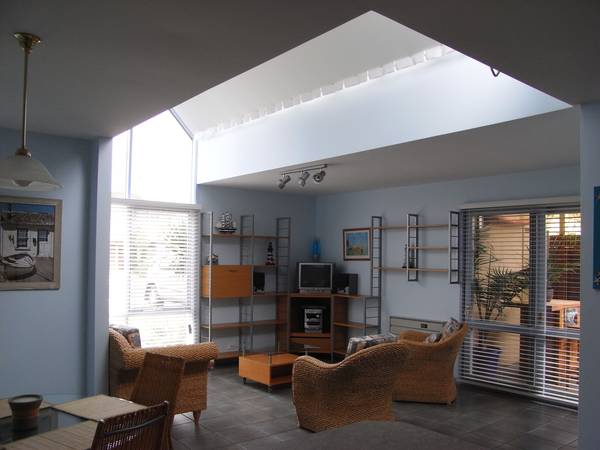 EVER SO CLOSE TO THE BEACH Picture 3