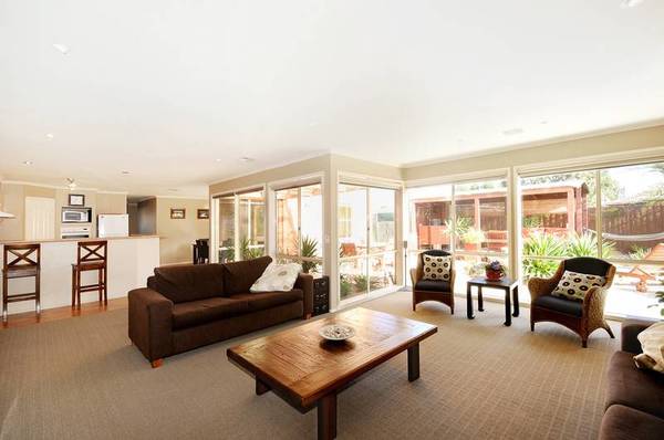 TOTAL PACKAGE IN PREMIER LOCATION Picture 3