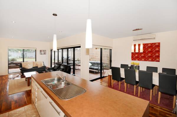 LUXURY TOWNHOUSE IN QUIET COURT LOCATION Picture