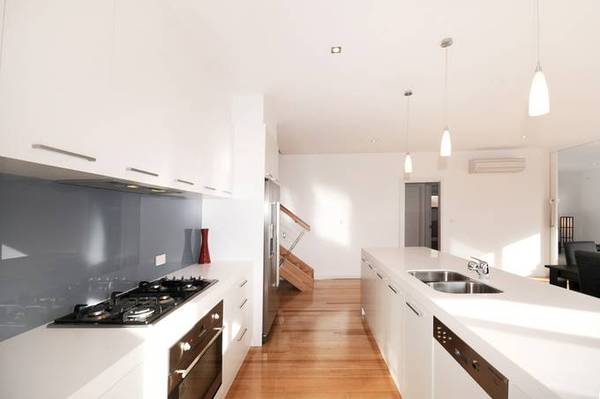 ENTERTAINER WITH OCEAN VIEWS Picture