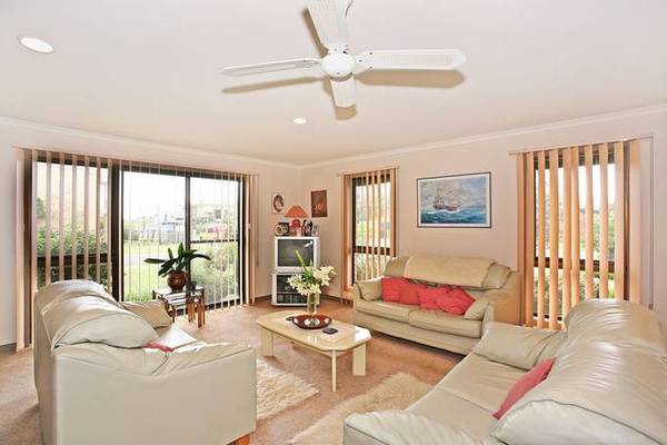 BRILLIANT BEACH SIDE LOCATION Picture 3