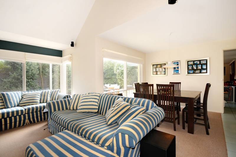 SUN FILLED CONTEMPORARY HOME Picture