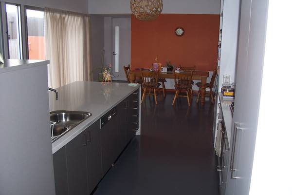 AVAILABLE - 1st JANUARY Picture 3