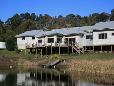 EXTRAORDINARY HOME WITH PRICELESS VIEWS Picture