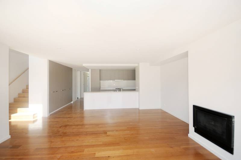 LARGE FAMILY HOME IN THE SANDS Picture