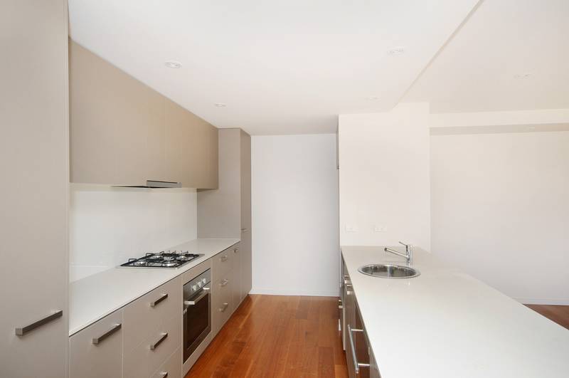 LARGE FAMILY HOME IN THE SANDS Picture