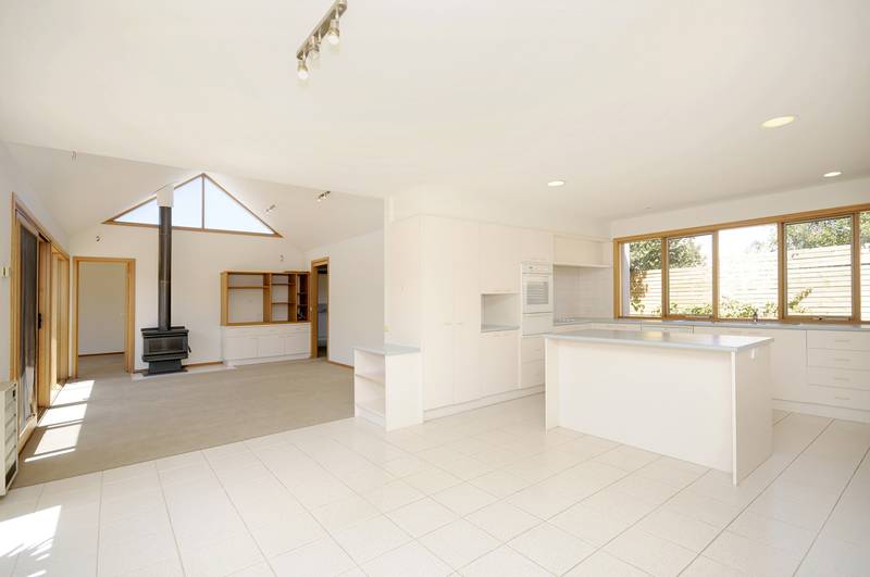 A MODERN FAMILY OASIS Picture