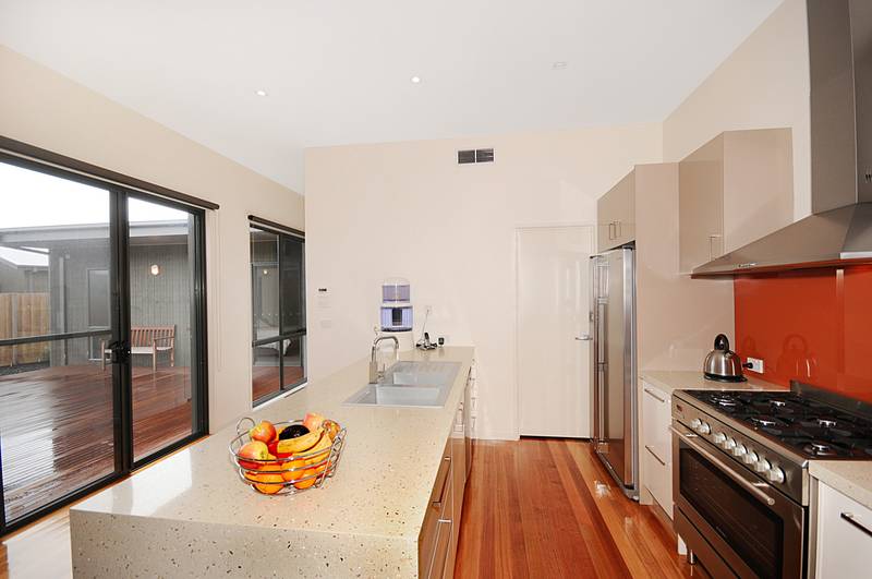 BRILLIANT LOCATION FOR A BARGAIN Picture 3