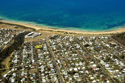 FULLY FURNISHED BEACH HOUSE - PERFECT FOR TWO FAMILIES Picture