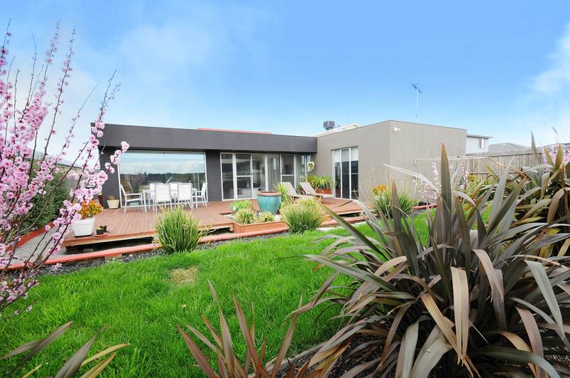 SUPER STYLISH, LIGHT FILLED RESIDENCE Picture