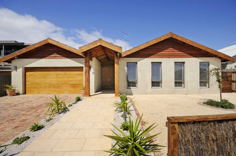 ONE LEVEL LIVING IN LUXURY Picture 1