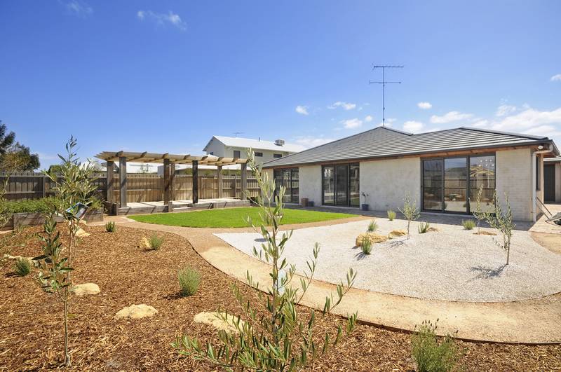 ONE LEVEL LIVING IN LUXURY Picture 3