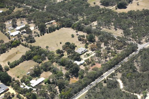 BELLS BEACH RETREAT ON 5 ACRES, WITH OWNERS INSTRUCTIONS TO SELL TODAY Picture 2