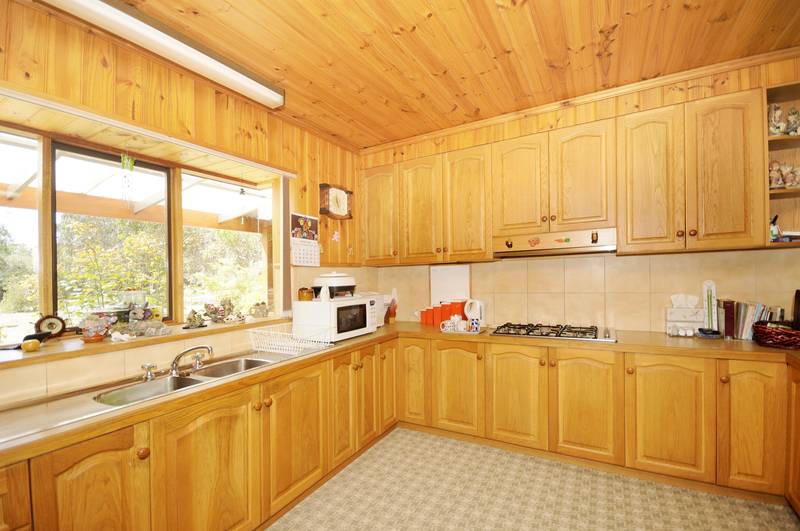 BELLS BEACH RETREAT ON 5 ACRES, WITH OWNERS INSTRUCTIONS TO SELL TODAY Picture 3