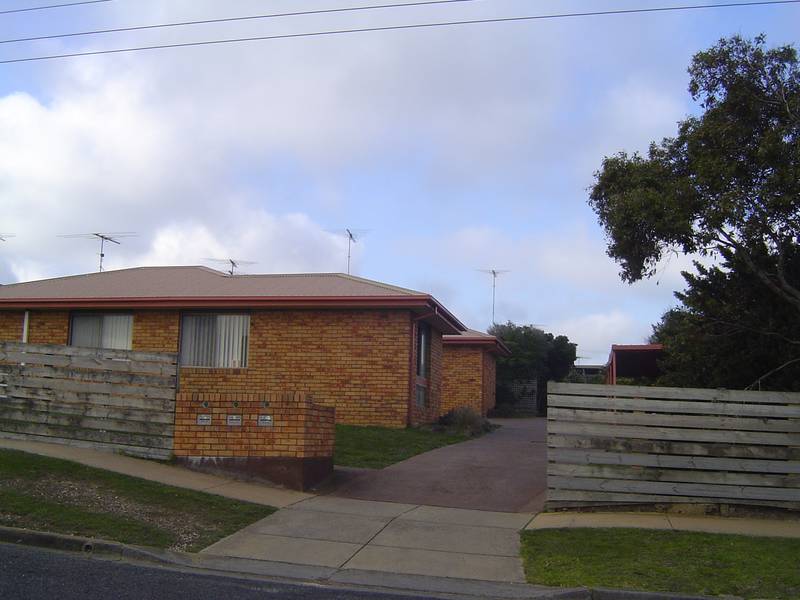 A PURSE PLEASER IN A GREAT LOCATION Picture 1